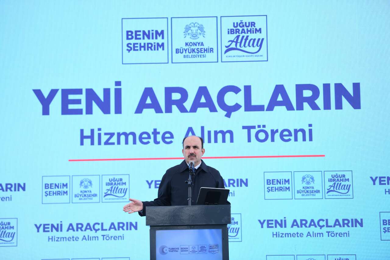 Konya Büyükşehir'e 54 yeni iş makinesi! Kışın karla mücadele yapıp yazın caddelerde çalışacak 3